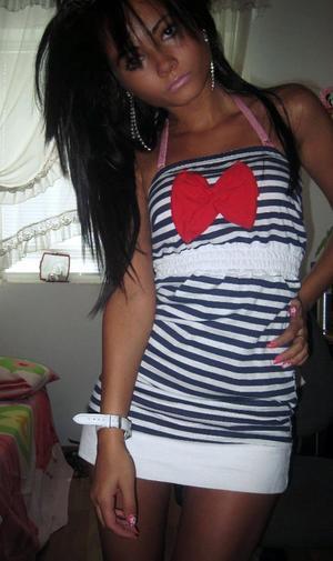 Maja, 25