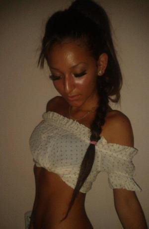 Maja, 26
