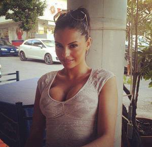 Olivia, 32