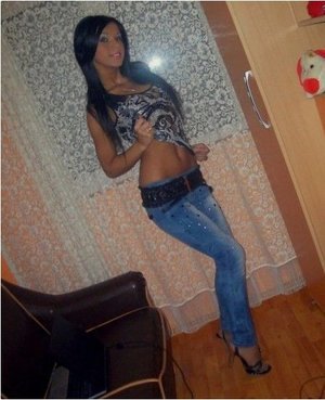 Ella, 30