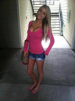 Selma, 25