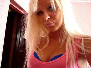 Emelie, 22