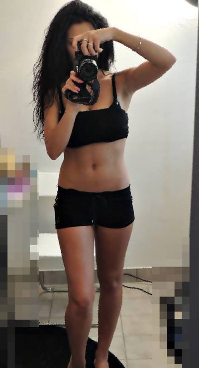 Olivia, 44