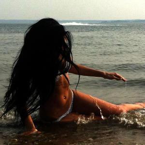 Astrid, 28